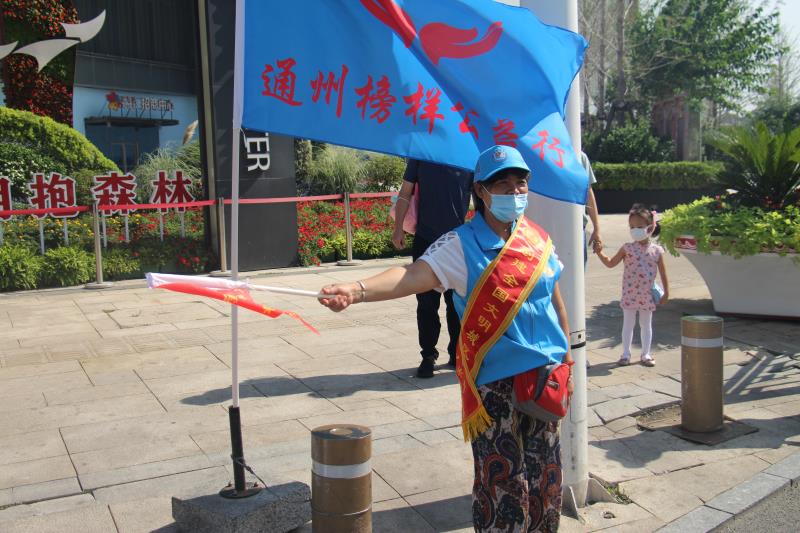 <strong>巨屌插入水粉穴视频</strong>